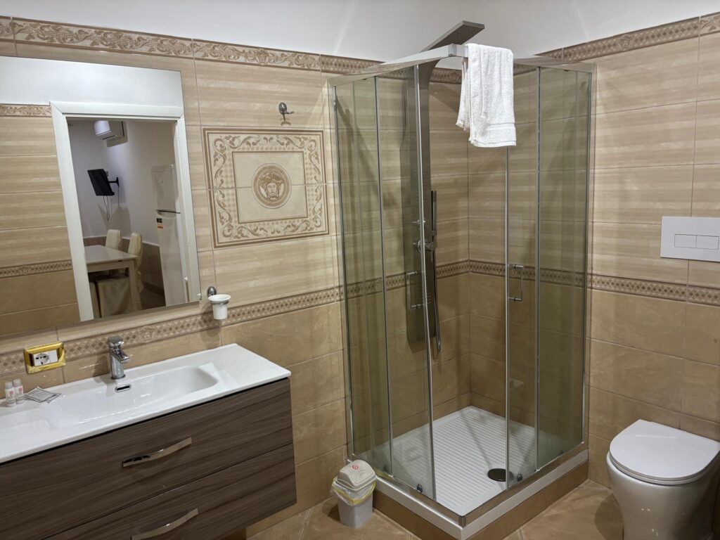 suite 2
